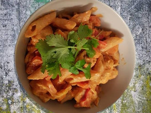 Indisk-inspirert pasta med kylling