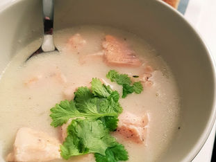 Fennikelsuppe med ingefær, sitron og laks