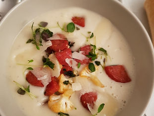 Blomkålsuppe med chorizo, timian og parmesan