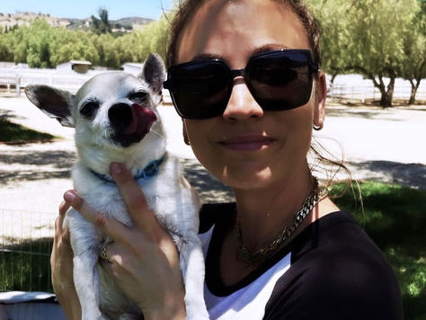 Kaley Cuoco wears Ruespari Polarized Sunglasses