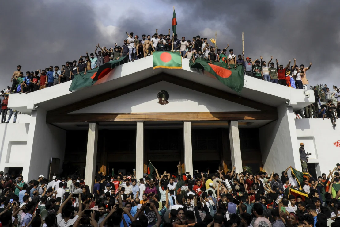 Protesters at Hasina's Palace - CNN