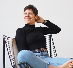 Nina Schoeben1