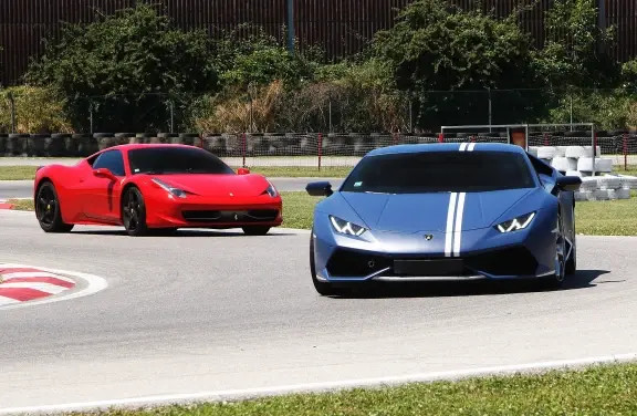 giri-in-pista-su-supercar-a-imola.webp
