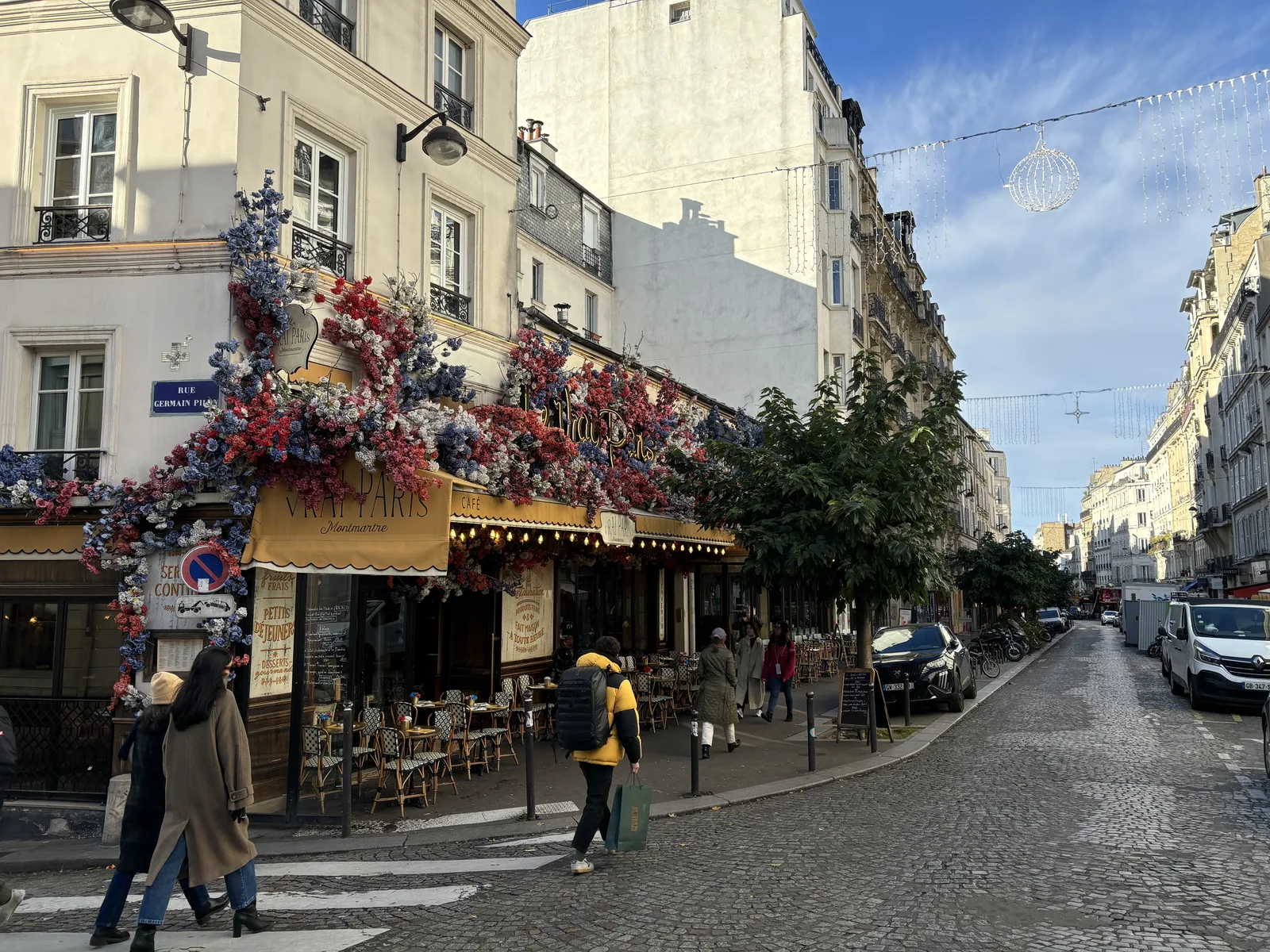 a classic Parisian café