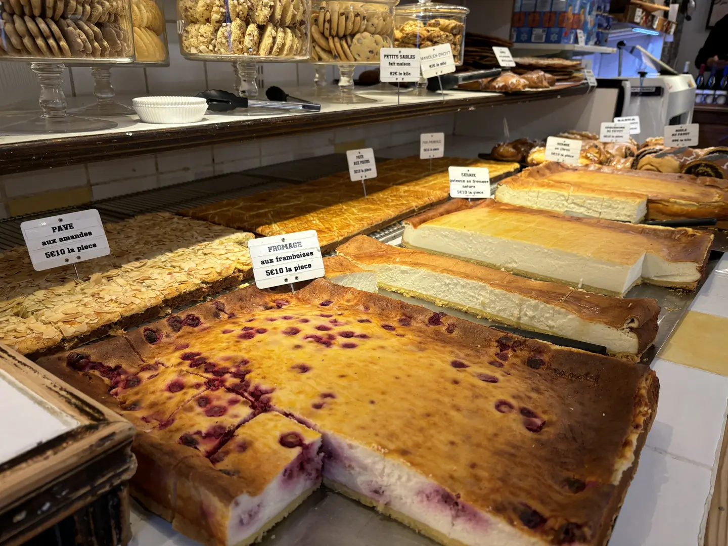 Sacha Finkelsztajn yiddish bakery cheesecakes in the Marais, Paris