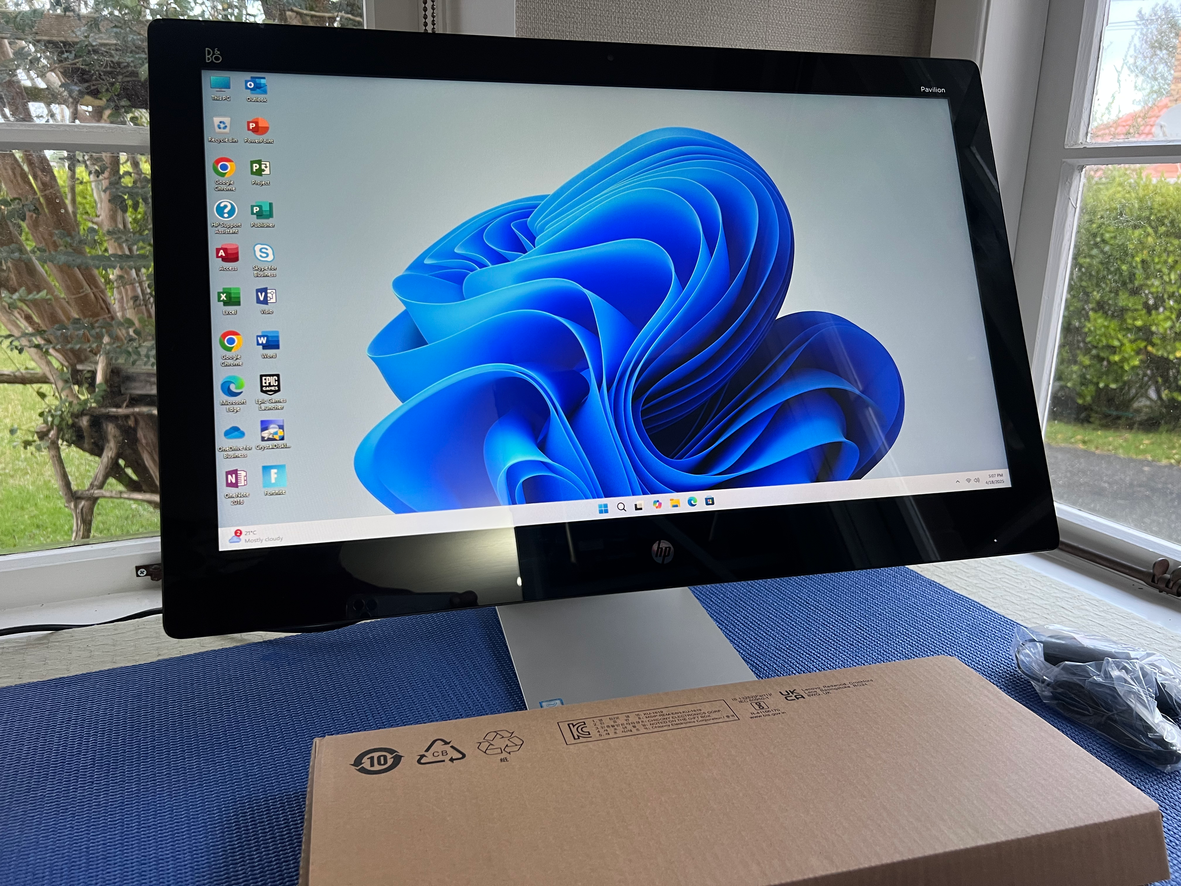 HP Pavilion All-In-One Computer 27” FHD i5-6400T 16GB RAM SSD 512GB Dedicated Gr