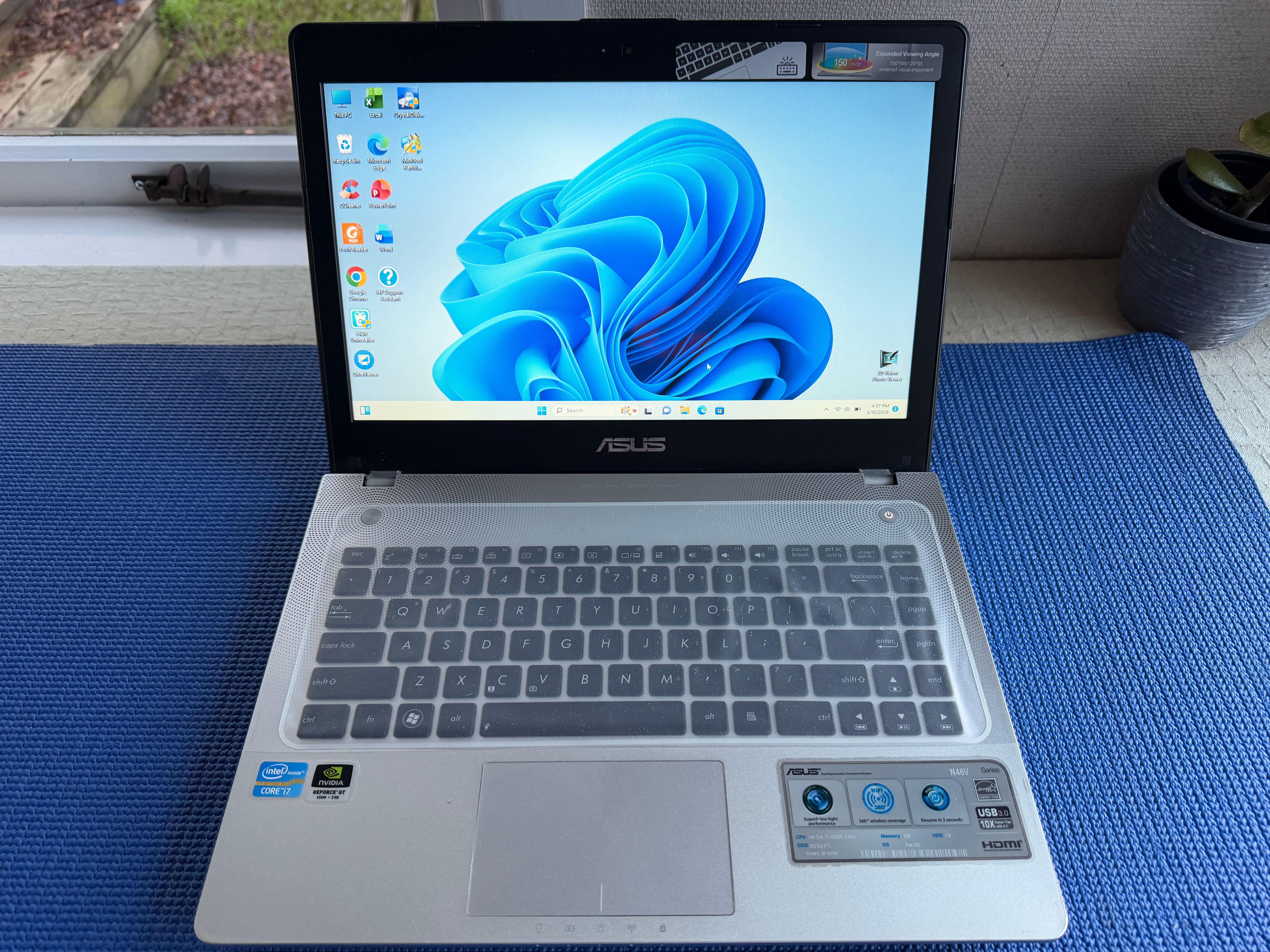 Very new laptop Asus N46V 14” i7-3630QM 8GB RAM SSD 256GB Dedicated Graphics 2Gb