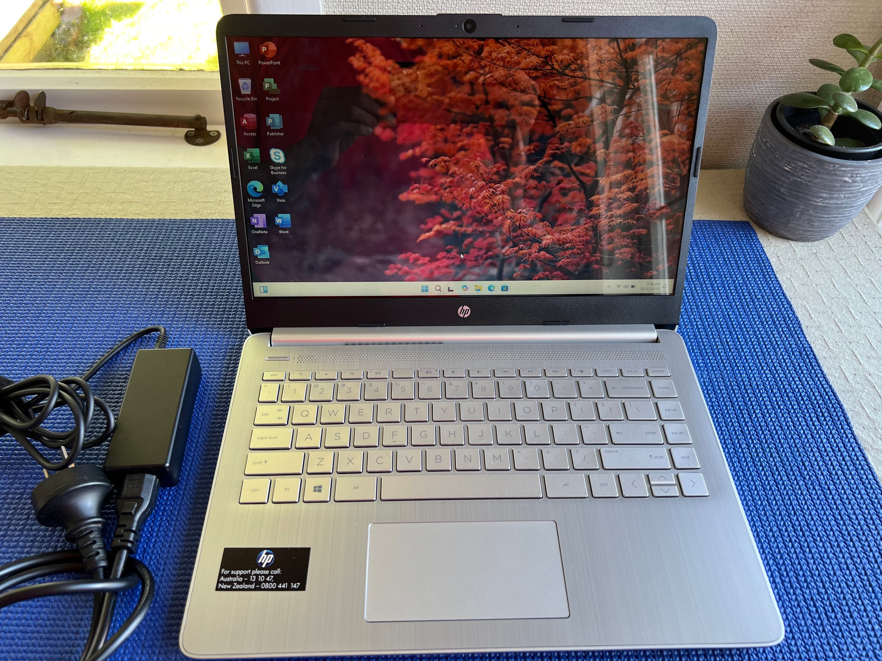 Slim light and long lasting HP laptop 14” AMD 3020e 4Gb SSD 256Gb better than Ch
