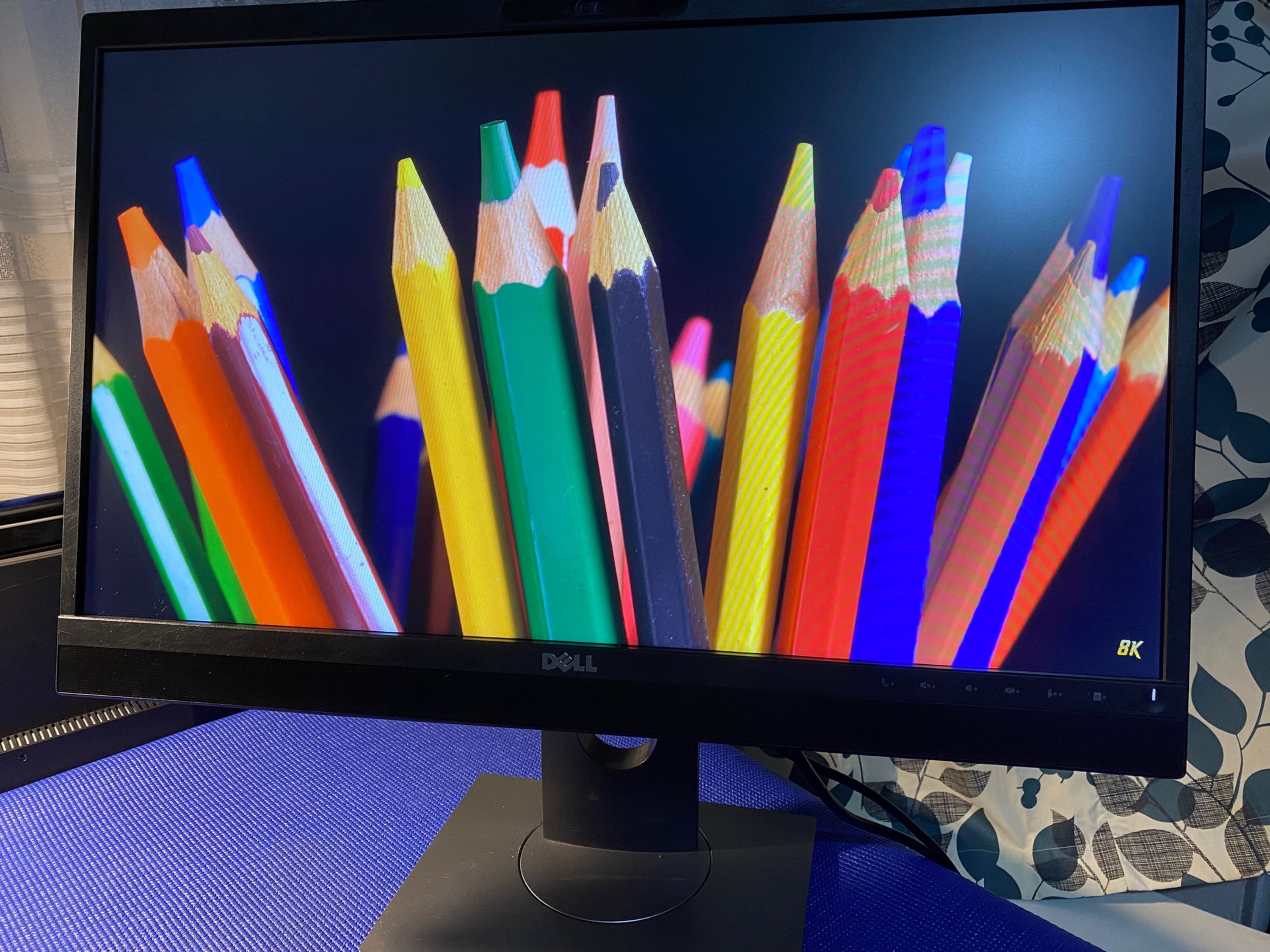 Pro Dell 24” FHD IPS Monitor for conference (built-in webcam, microphone & speak