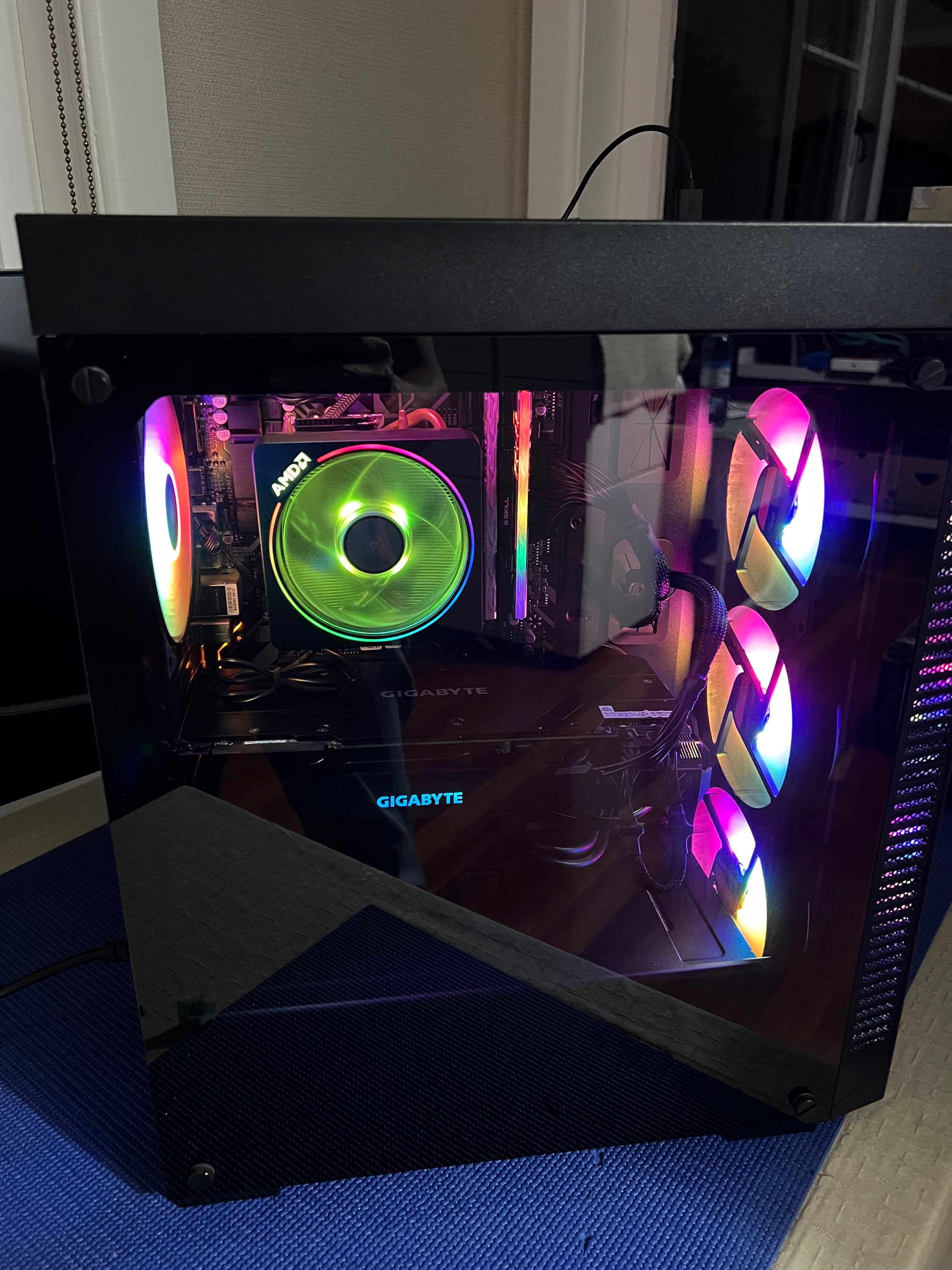 Colorful RGB Gaming PC RTX 2070 Super 8-Core Ryzen 7 3700X 32GB RAM NVMe 512GB H