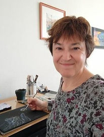 michele pincemin artiste peintre dans son atelier