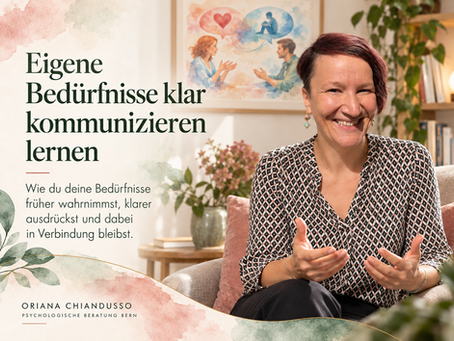 Oriana Chiandusso in einem warmen, einladenden Setting vor einer Illustration eines Gesprächs – Symbol für klare Kommunikation eigener Bedürfnisse und Selbstkontakt.