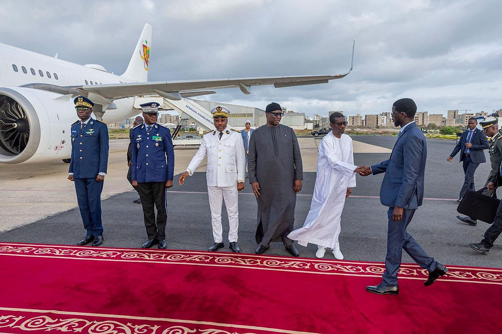 Sénégal-Mali : Diomaye Faye reçu à Bamako, entre liens historiques et enjeux CEDEAO-AES
