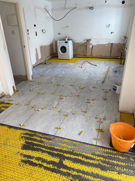 Grey tiling during