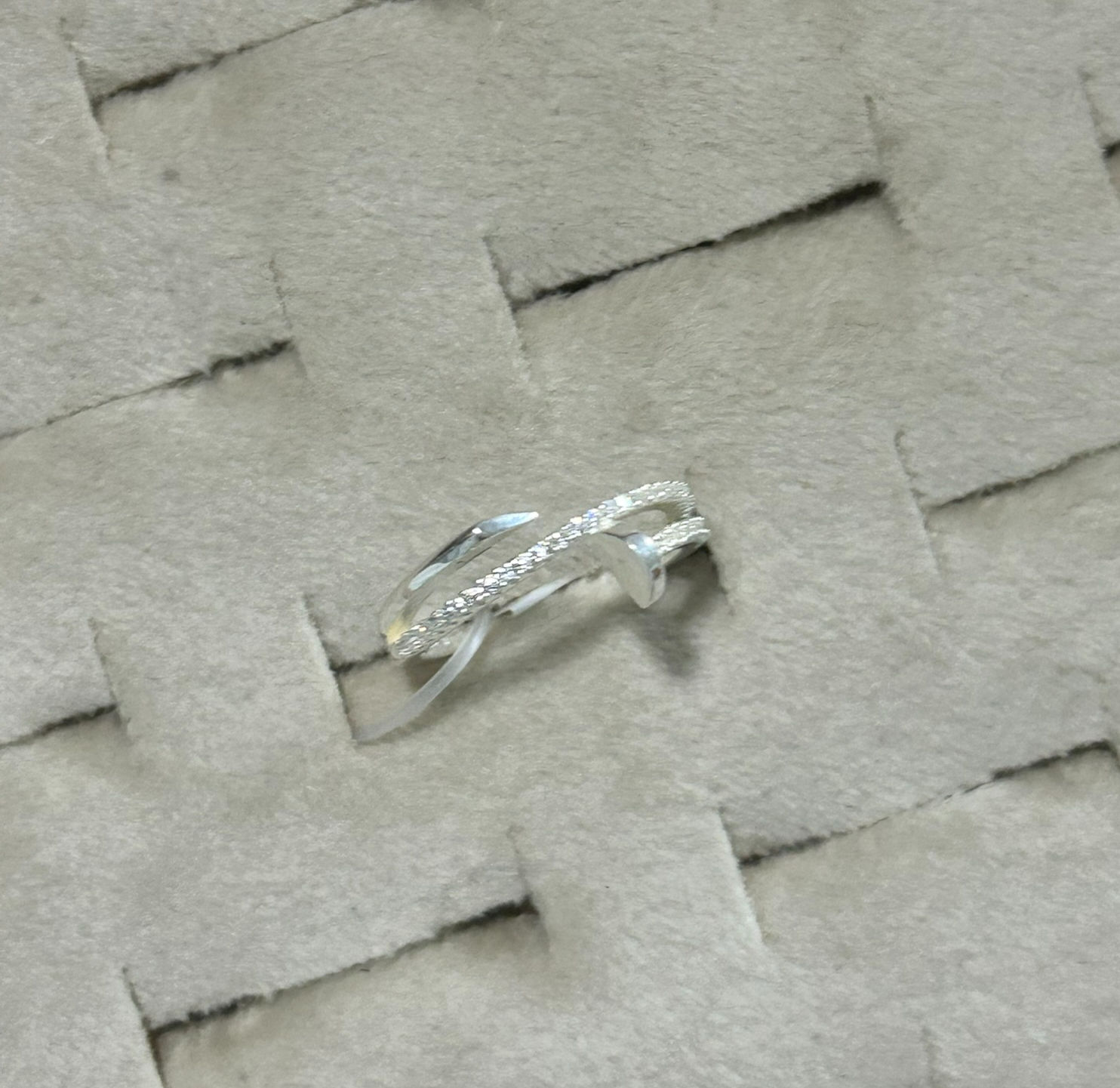 Anel Essência Cruzada – Prata 925 | FP Joias