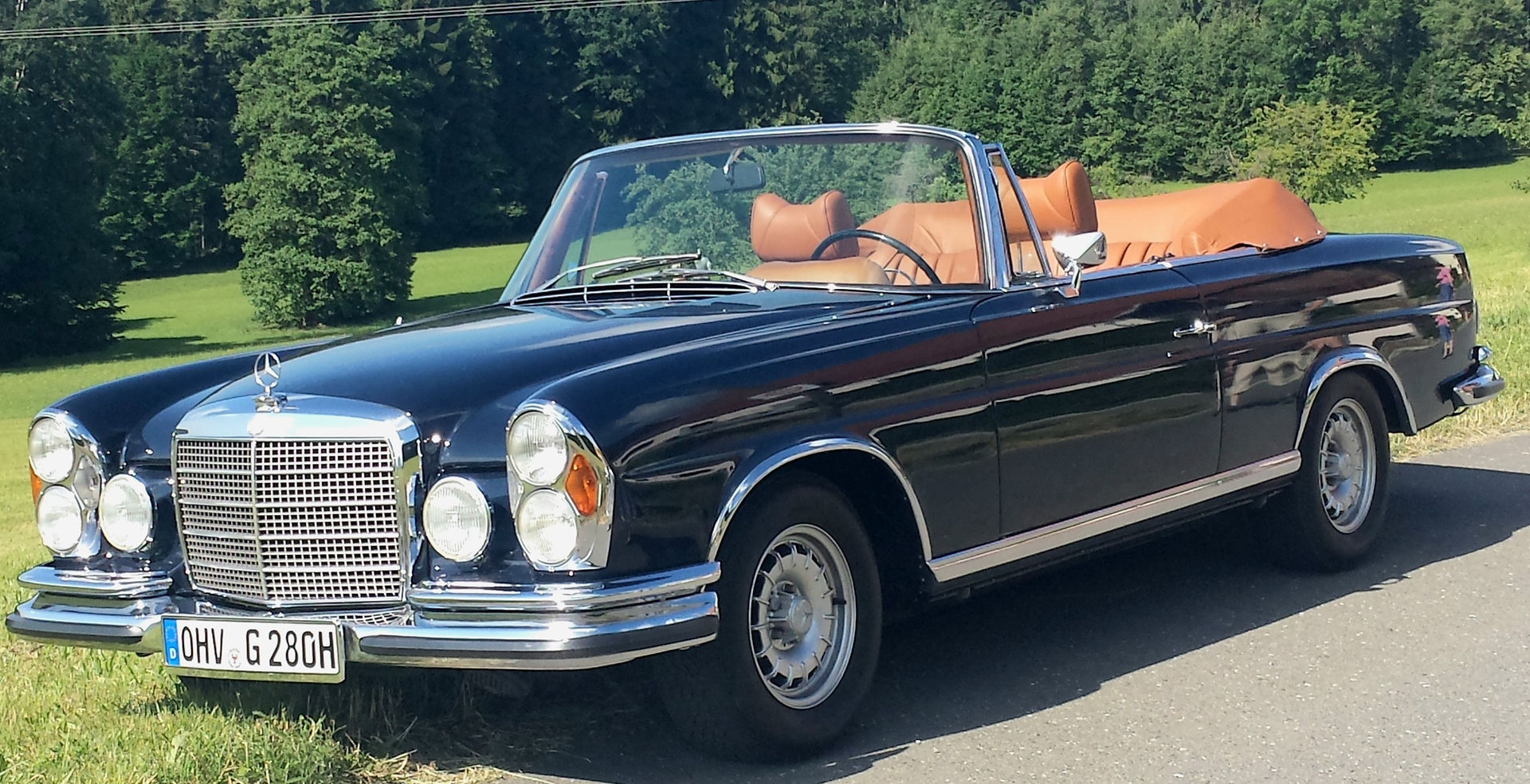 Schwarzer Mercedes-Benz Oldtimer, Einbecker Oldtimertage 2025