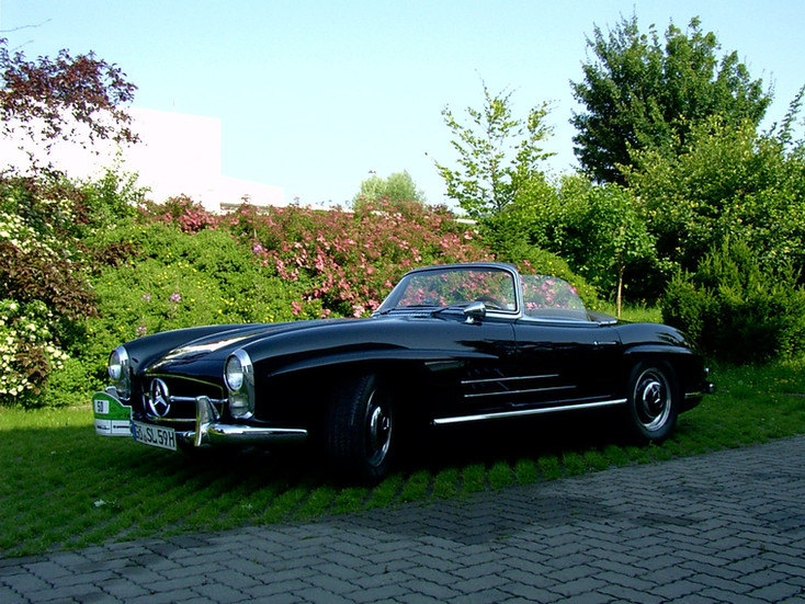 Schwarzer Mercedes-Benz 300 SL Roadster