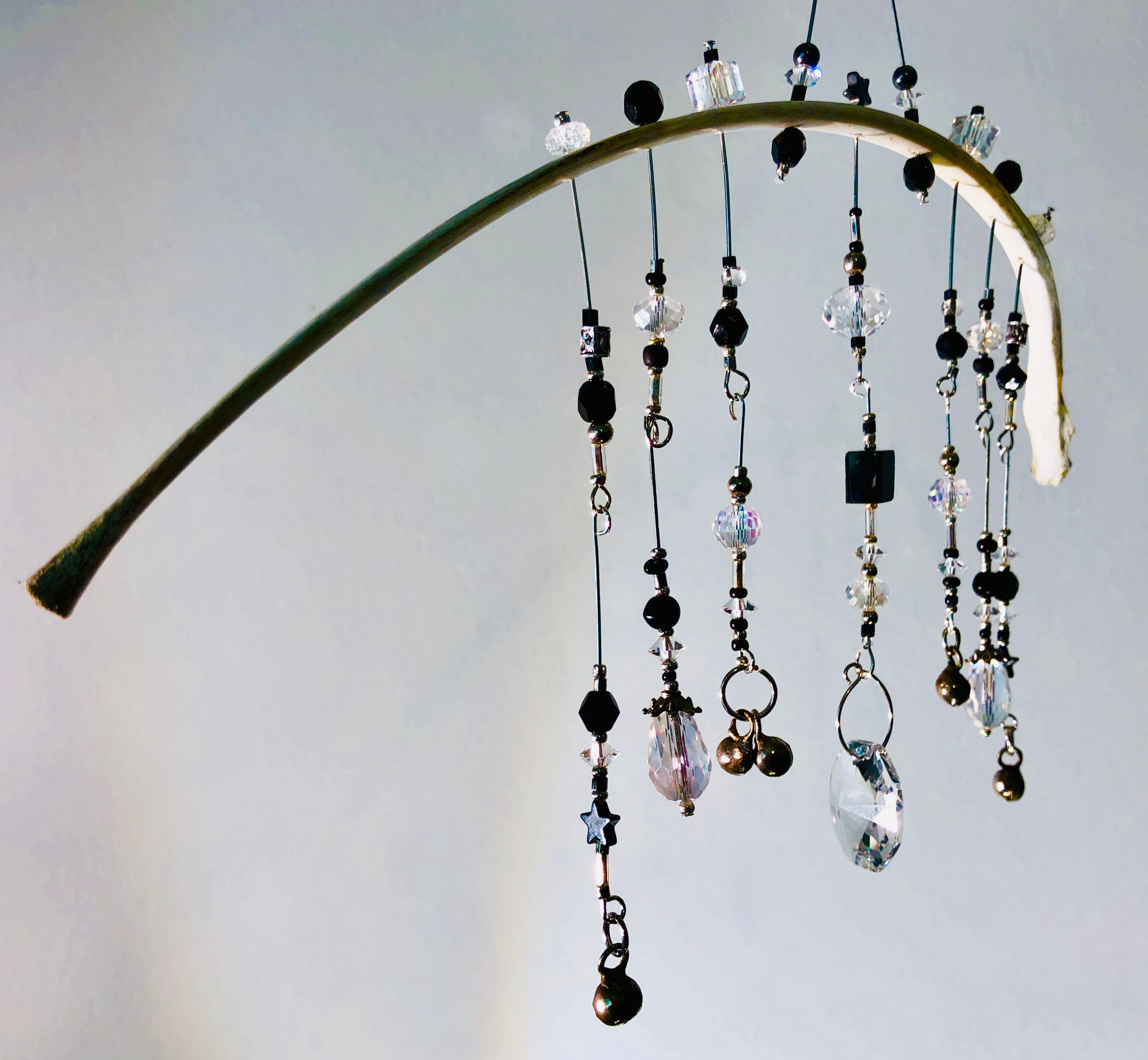 Wind Charm- Black/White