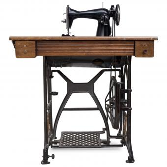 Trundle manual sewing machine