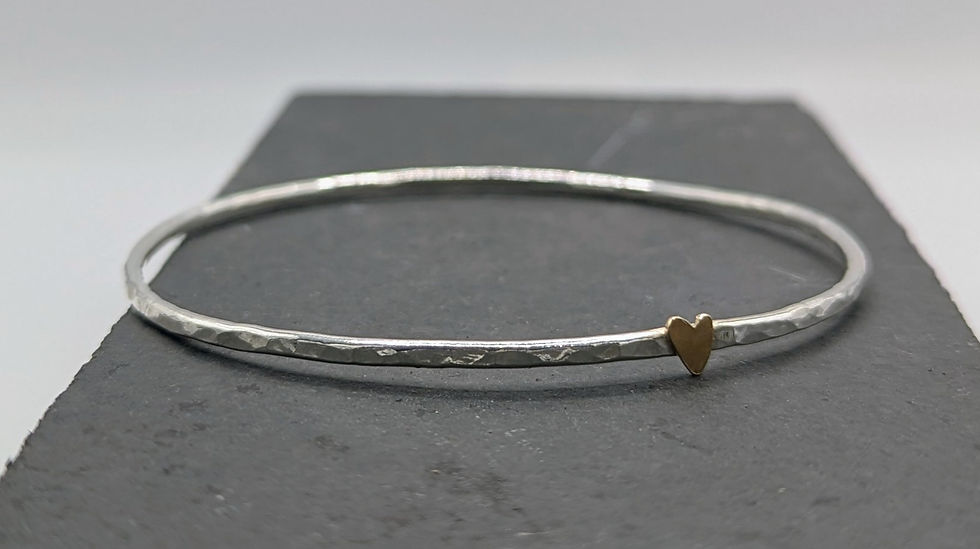 Thumbnail: Heart of Gold Bangle