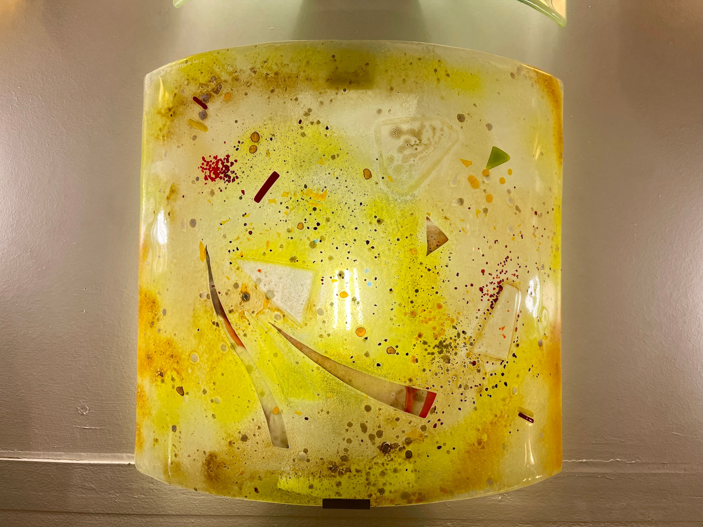 applique murale en verre jaune