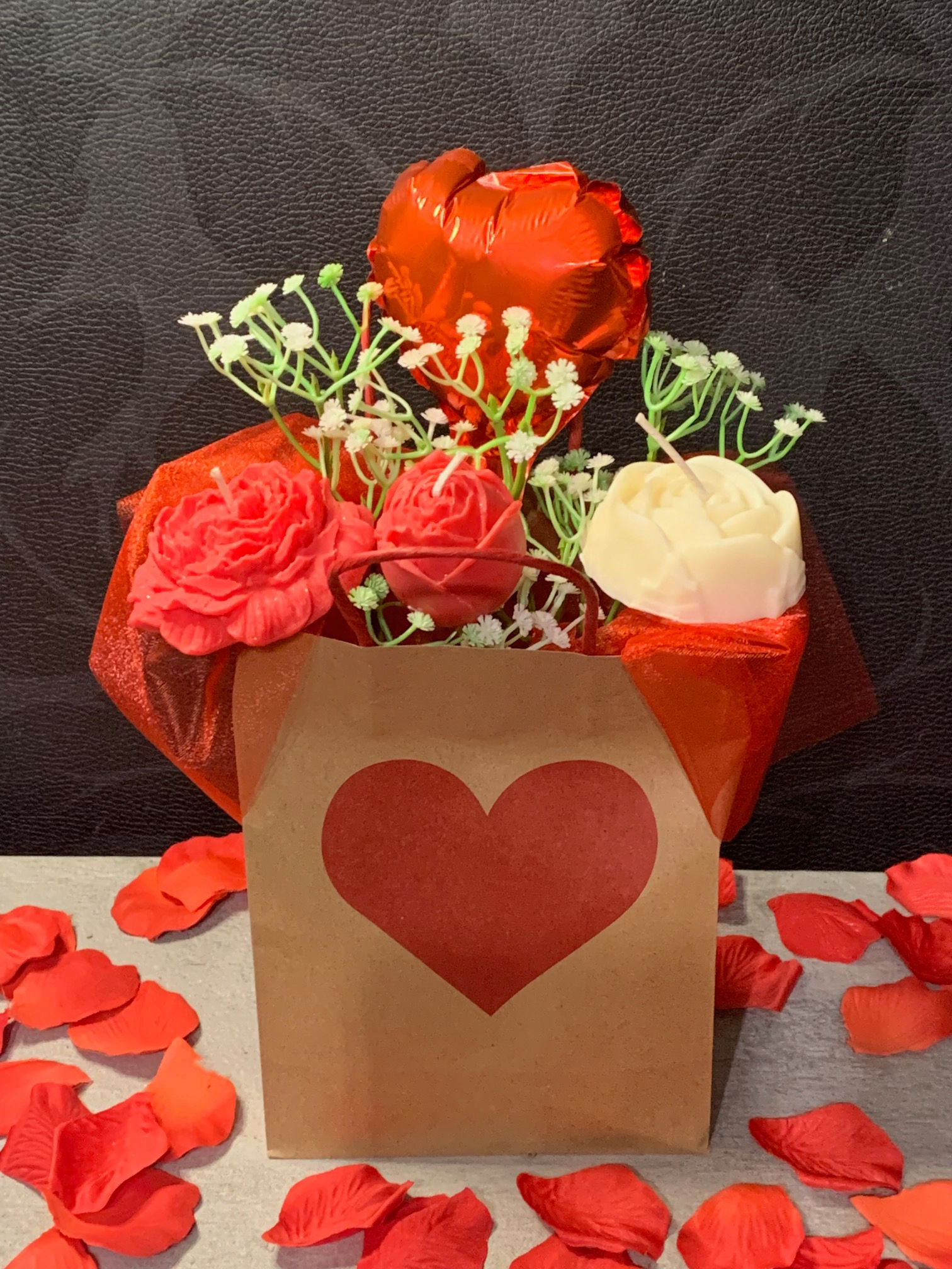 VALENTINES RED & WHITE ROSE BOUQUET BAG