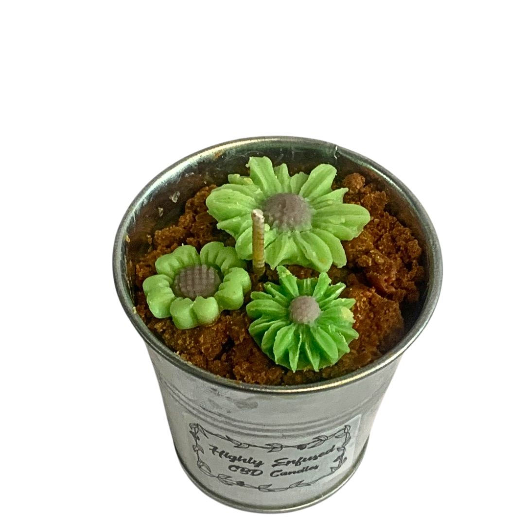 MUD GDN WITH GREEN SUNFLOWERS MINI TIN BUCKET CANDLE