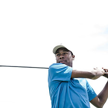 Golfer in blue shirt practicing swing with driver – AI golf swing analysis by AutoCoachGolf.