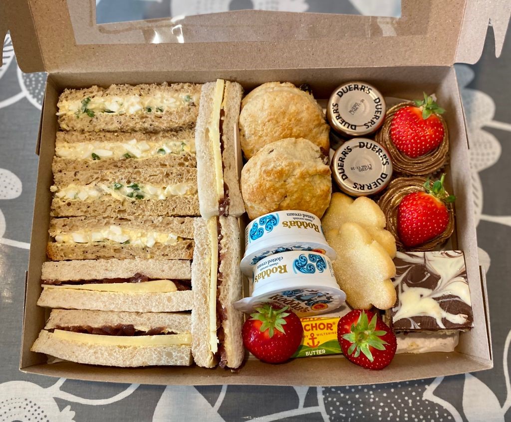 Afternoon tea box