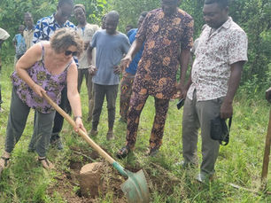Bau eines Schulgebäudes mit vier Klassenzimmern in Kluvidéké