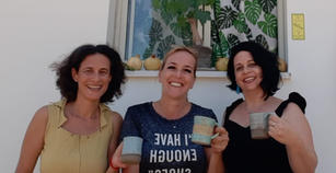 צוות חלבלוב מימין נעמה לביב, אירית חוסחאלק, טלי הרדאבל.jpeg