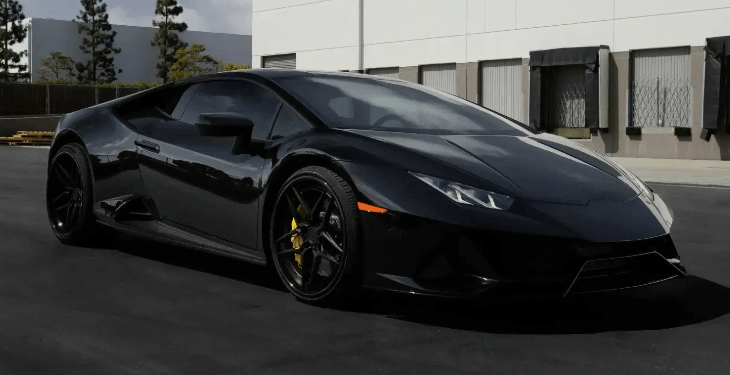 lamborghiniAventadorreinterior.jpg