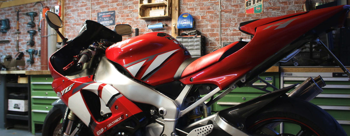 Jörg Hauschild, Winterschlaf, Motorrad, Topform, Pflege, Lübeck, Ratzeburg, Oldesloe, Hamburg, NWM, zuverlässig, Werkstatt, Qualität, Fahrerlebnis, Service, Straße, Durchsicht von Verschleißteilen, Teile, Öl, Motor, professionell, Leistung, Geschwindigkeit, Kleine Reparaturen, Breme, Lichter, Topzustand, Reisenservice, Reifenwechsel, komfortabel, Projekte, Kontakt, Dienstleistungen, Informationen, Termin, glücklich, der Fuchs, Motorradaufbereitung, Ölwechsel, Pogeez, Der Fuchs Motorradaufbereitung