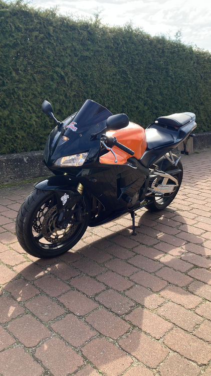 Jörg Hauschild, Winterschlaf, Motorrad, Topform, Pflege, Lübeck, Ratzeburg, Oldesloe, Hamburg, NWM, zuverlässig, Werkstatt, Qualität, Fahrerlebnis, Service, Straße, Durchsicht von Verschleißteilen, Teile, Öl, Motor, professionell, Leistung, Geschwindigkeit, Kleine Reparaturen, Breme, Lichter, Topzustand, Reisenservice, Reifenwechsel, komfortabel, Projekte, Kontakt, Dienstleistungen, Informationen, Termin, glücklich, der Fuchs, Motorradaufbereitung, Ölwechsel, Pogeez, Der Fuchs Motorradaufbereitung