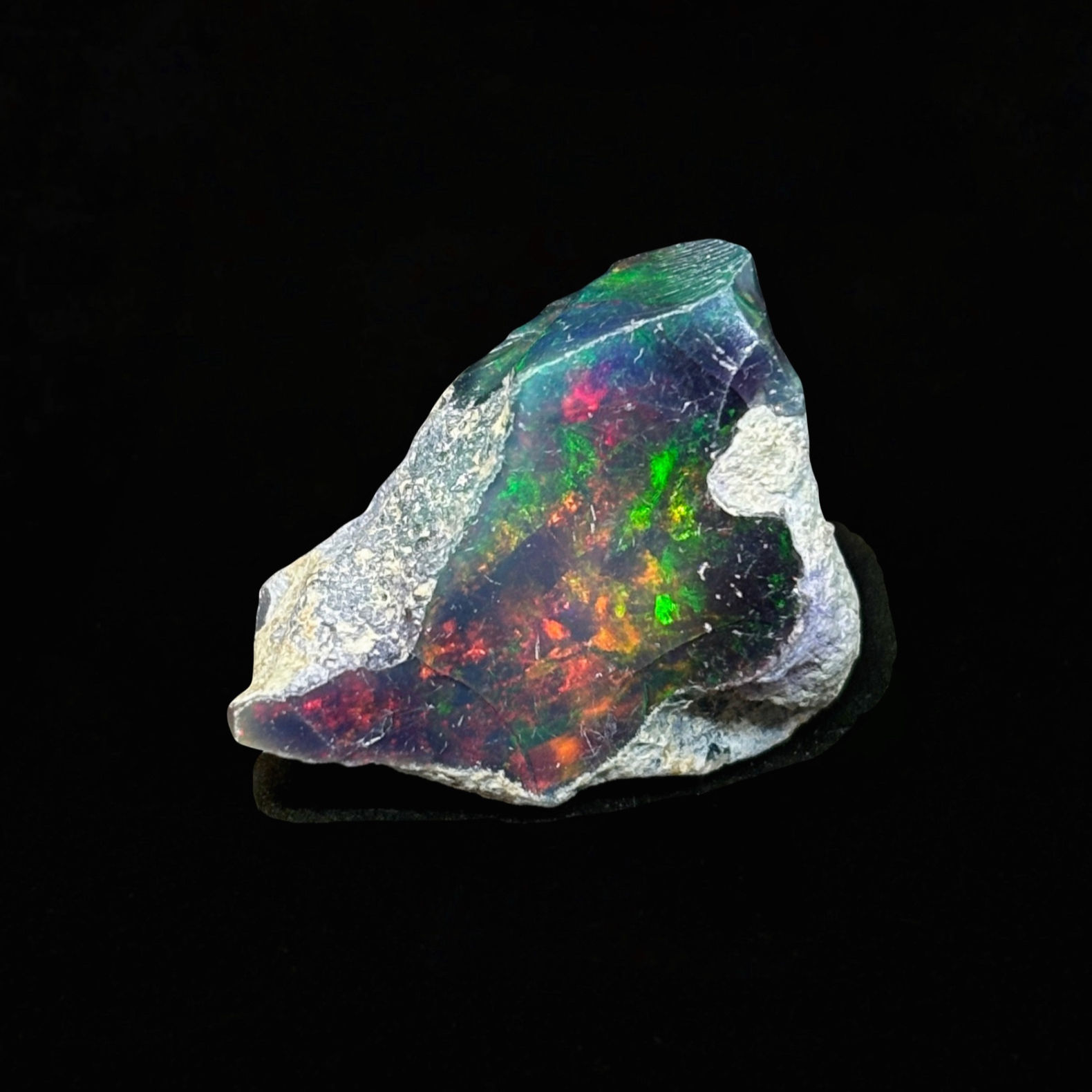 Raw Black Obsidian Welo Ethiopian Opal Stone Cutter