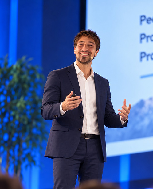 Confident Keynote Speaker on Blue Stage_edited_edited.jpg