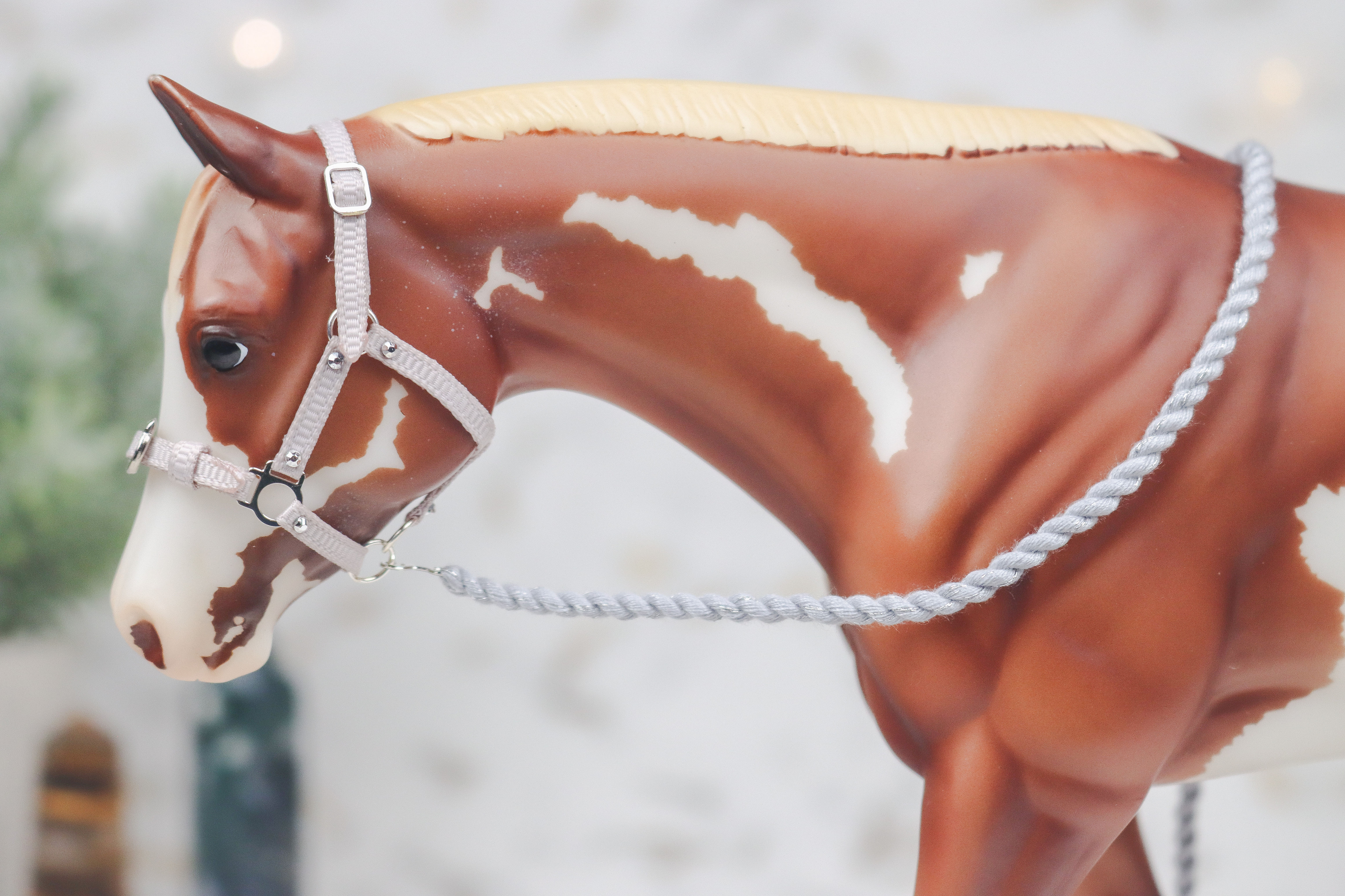 Alley Cat - Traditional Scale Adjustable Noseband Halter Set