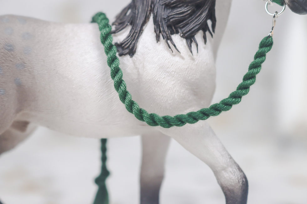 Thumbnail: Winter Pine - Schleich Horse Halter Set
