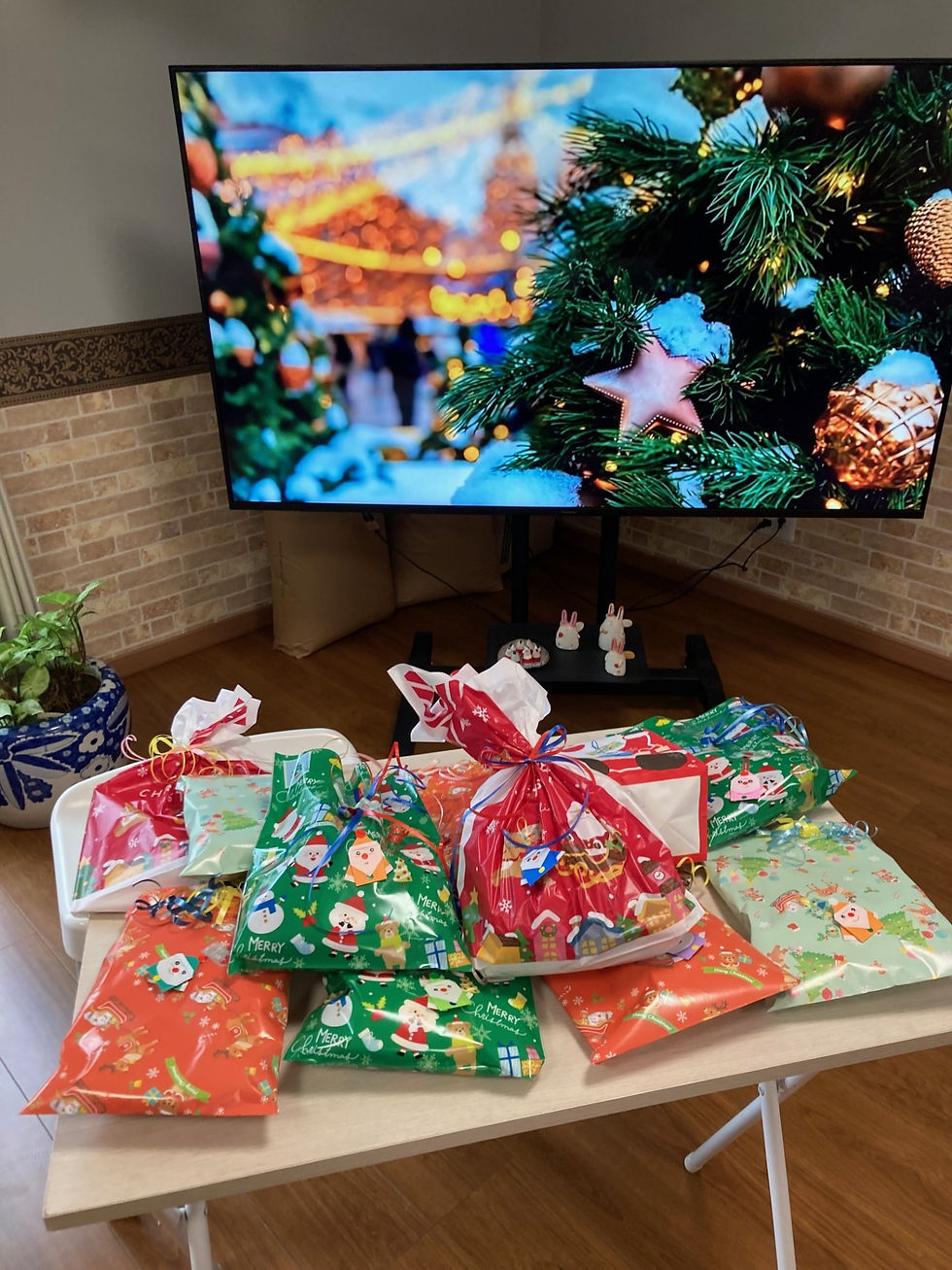 かわいい、サンタさん付きの包装、これを飾っておきたい