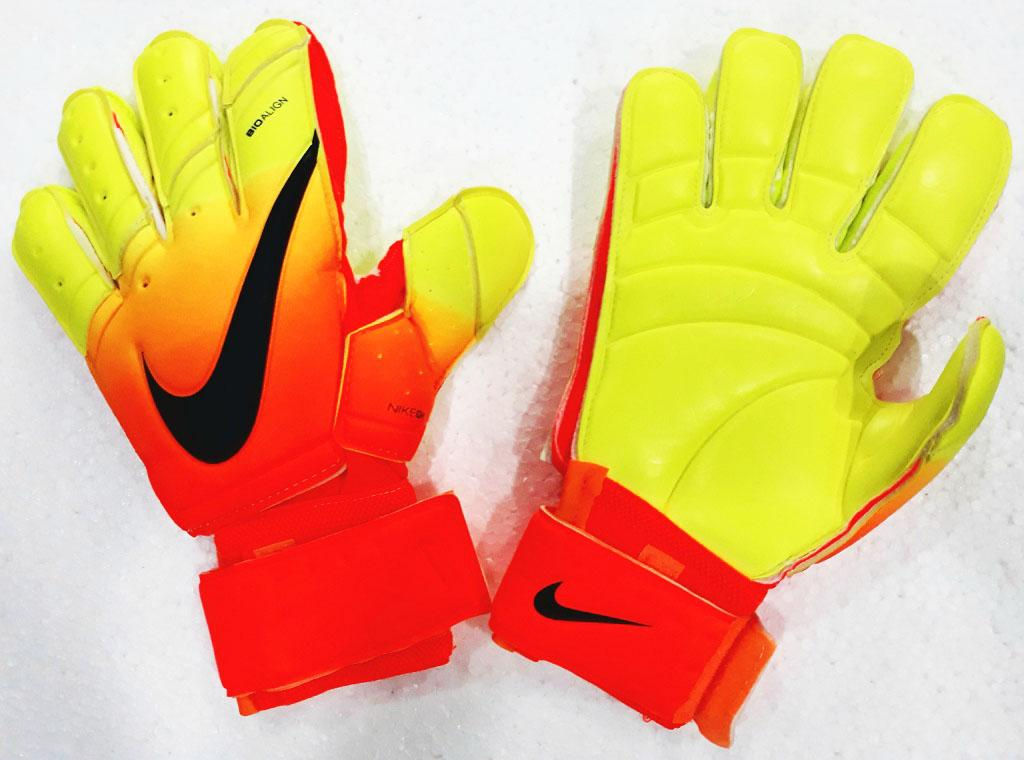 Găng tay thủ môn