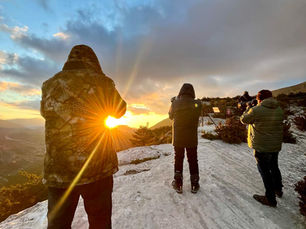 Quand la mer se fait miroir d'or au milieu de ces couchers de soleil