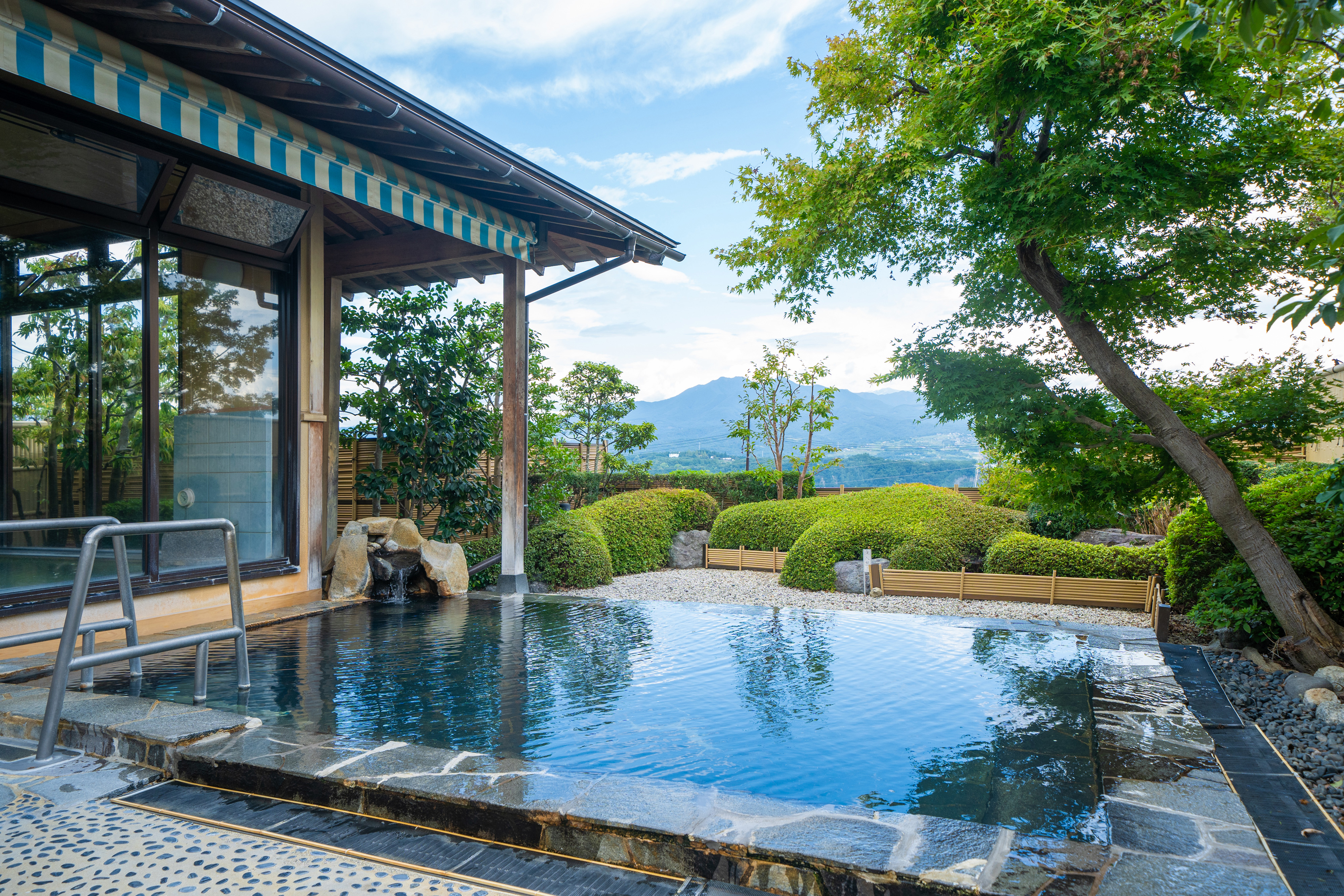 武田乃郷 白山温泉 | 露天風呂から山々と夜景が望める温泉 | Japan