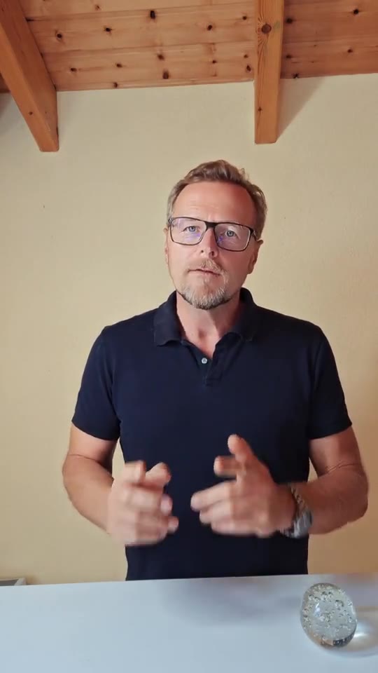 Peter spricht in seinem Video direkt zum Betrachter