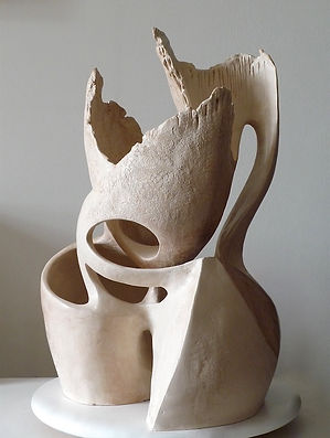 Iris. Terre cuite. H 54 X L 36 X P 36 cm