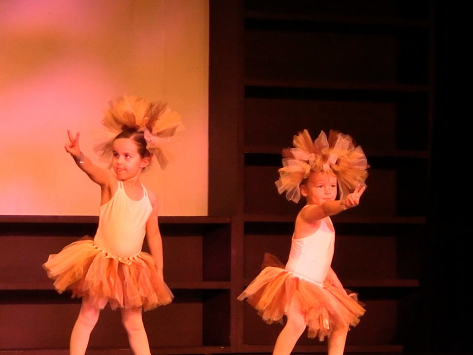 two_little_girls