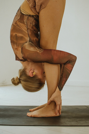 Shooting photo pour Marie Truchot (Beams Club), professeure de yoga à Paris. Les photos ont servi de support de communication, à destination de son site et de ses réseaux sociaux.