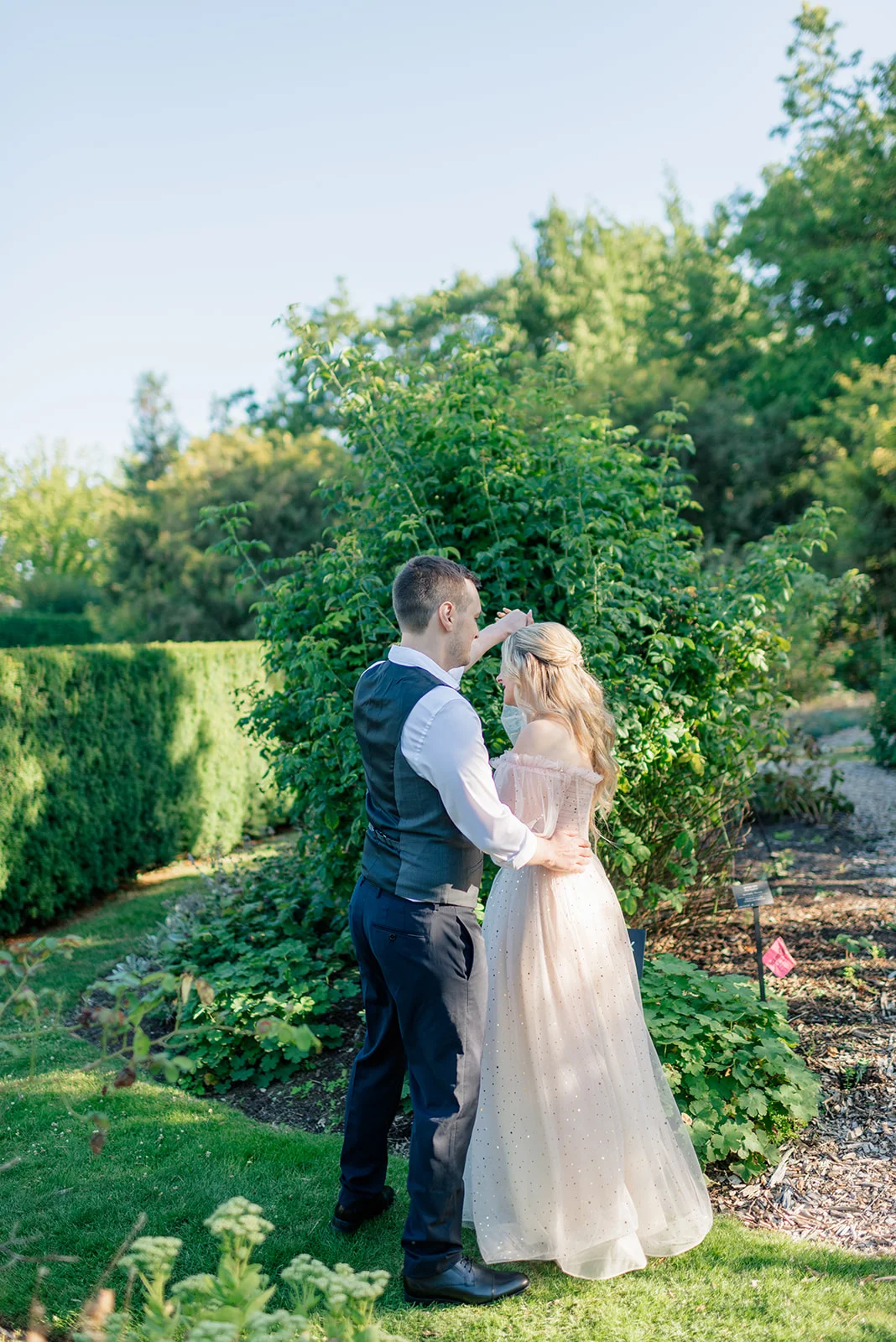 VanDusen Botanical Garden Engagement Photos