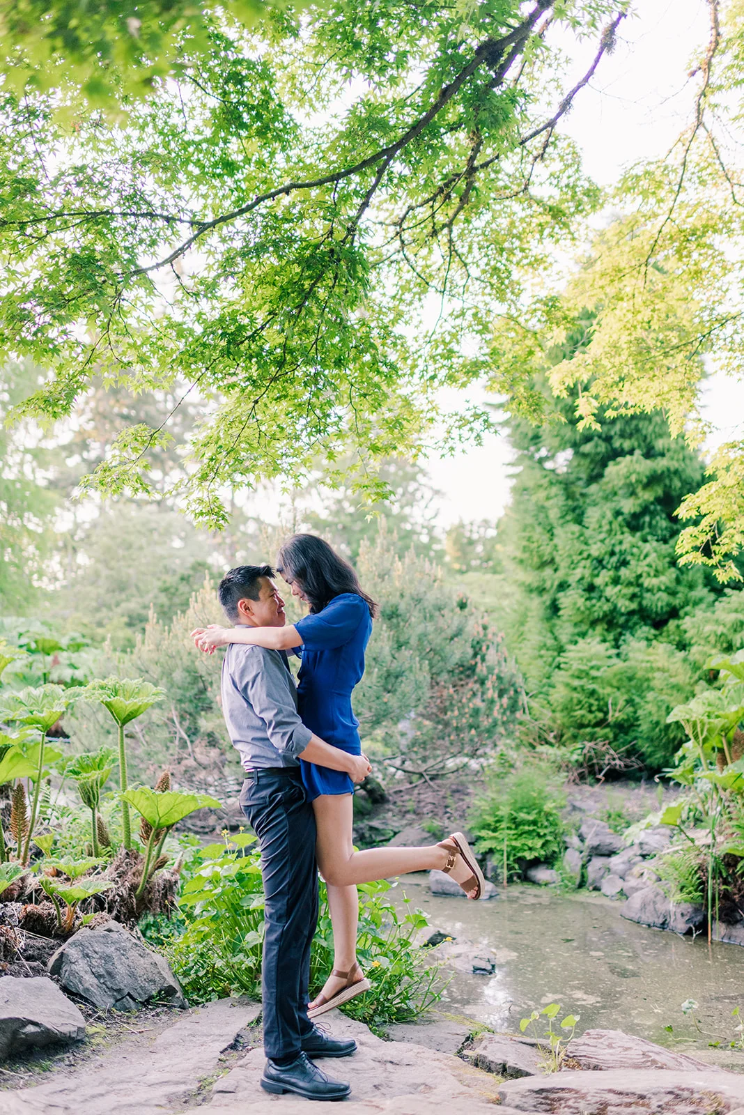 queen elizabeth park engagement photos