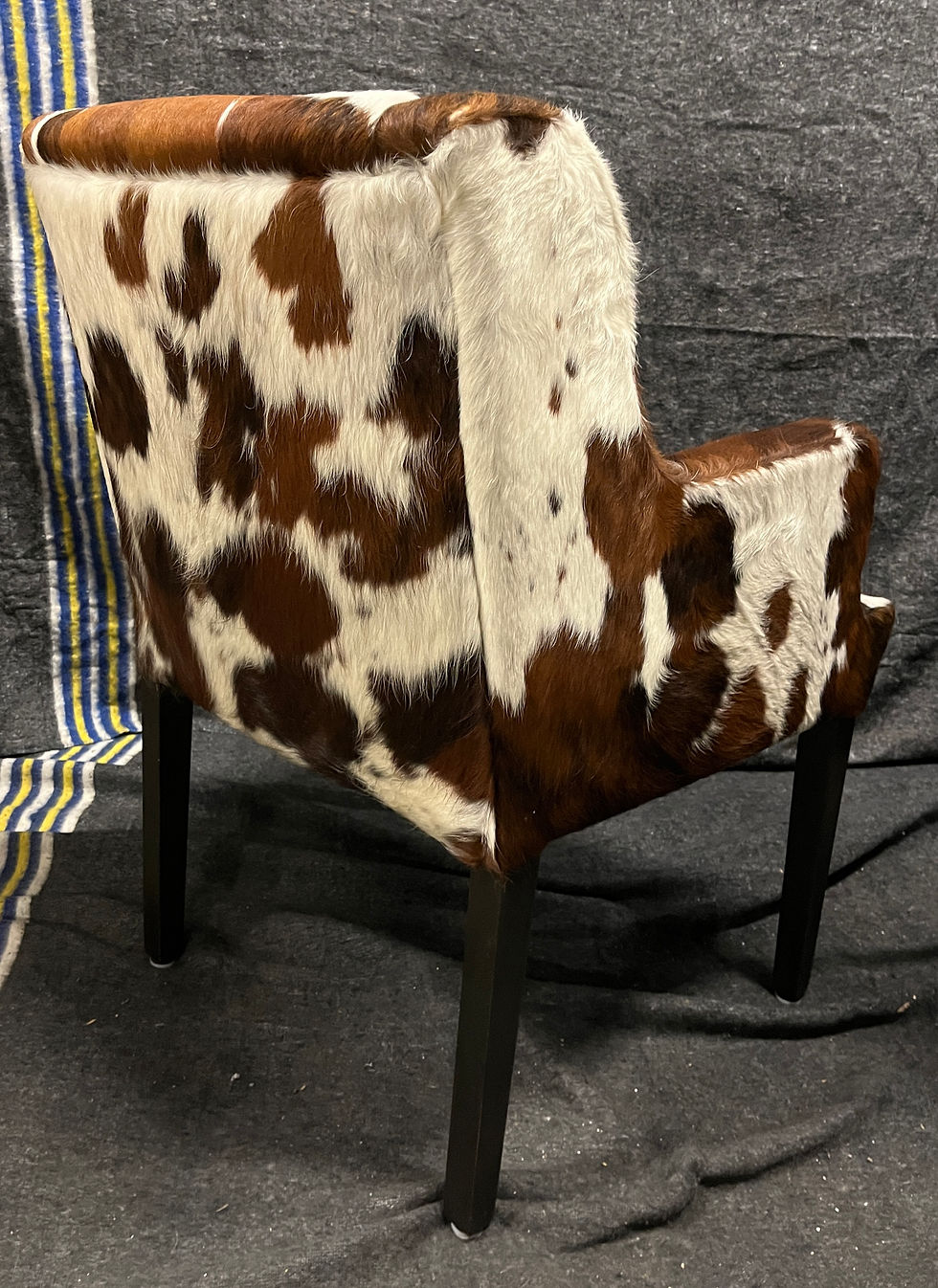 Thumbnail: 6 Luxe stoelen met echte koeienhuid