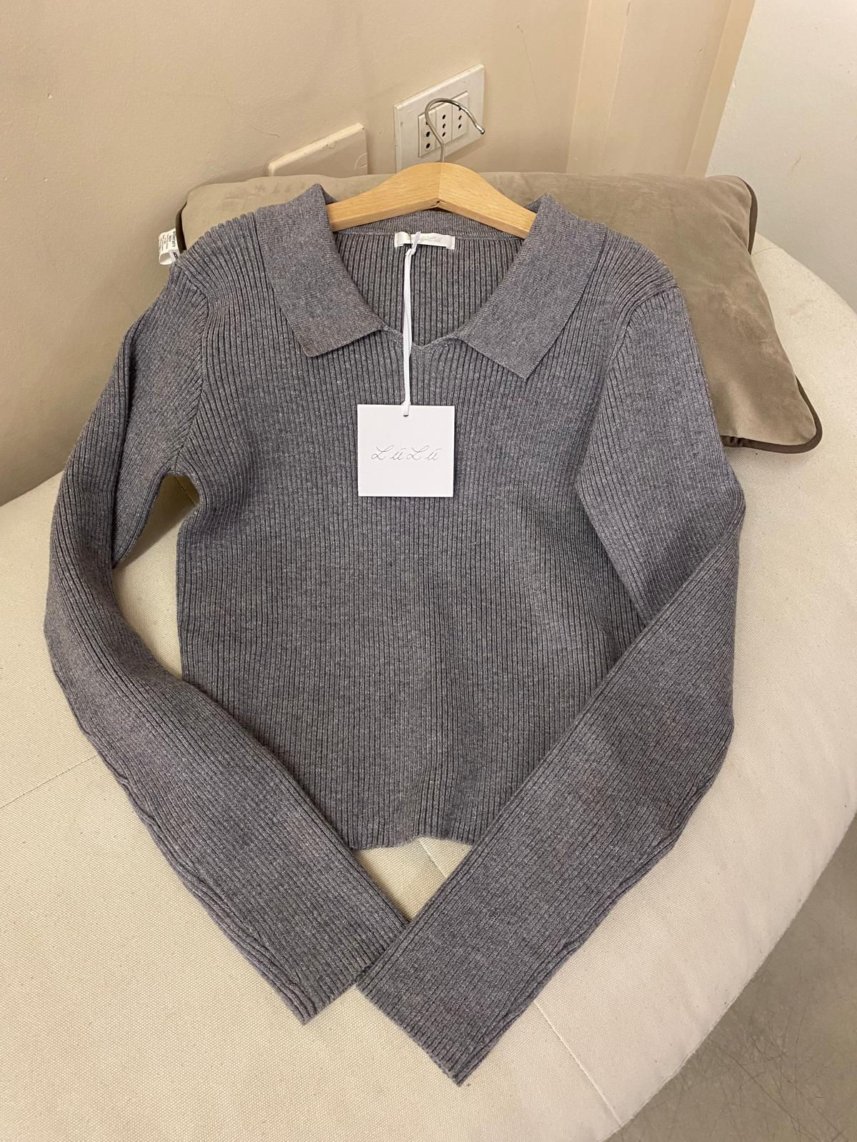 Polo in maglia colore grigia